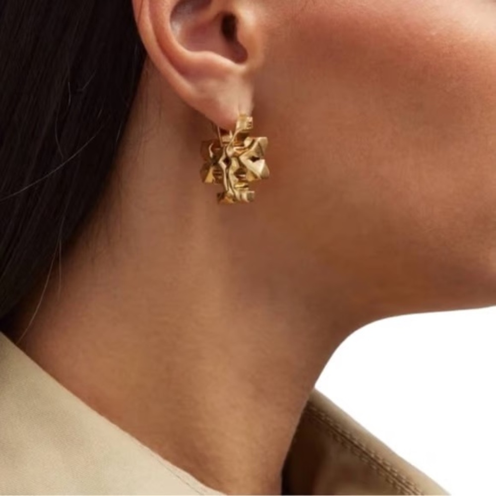 ***PRICE DROP*** Tory Burch Roxanne Hidden Earrings